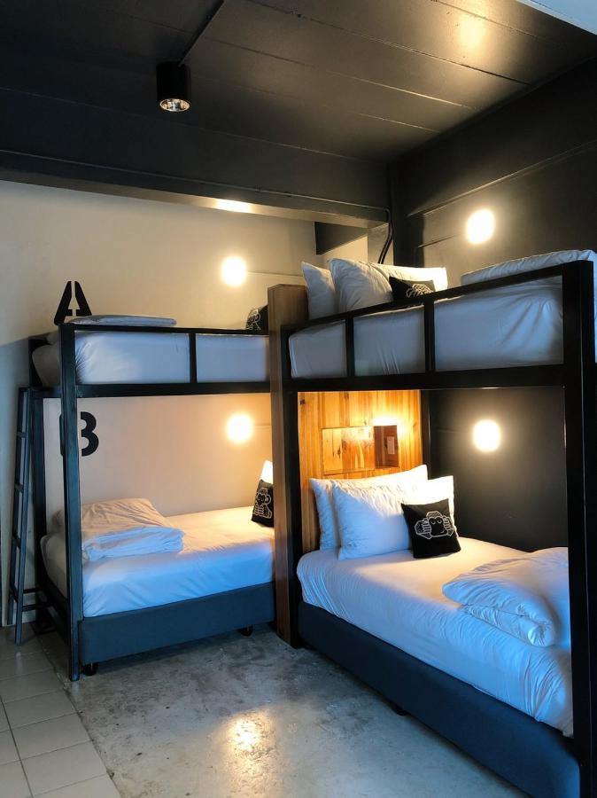 Blu Monkey Hub & Hotel Surat Thani Extérieur photo