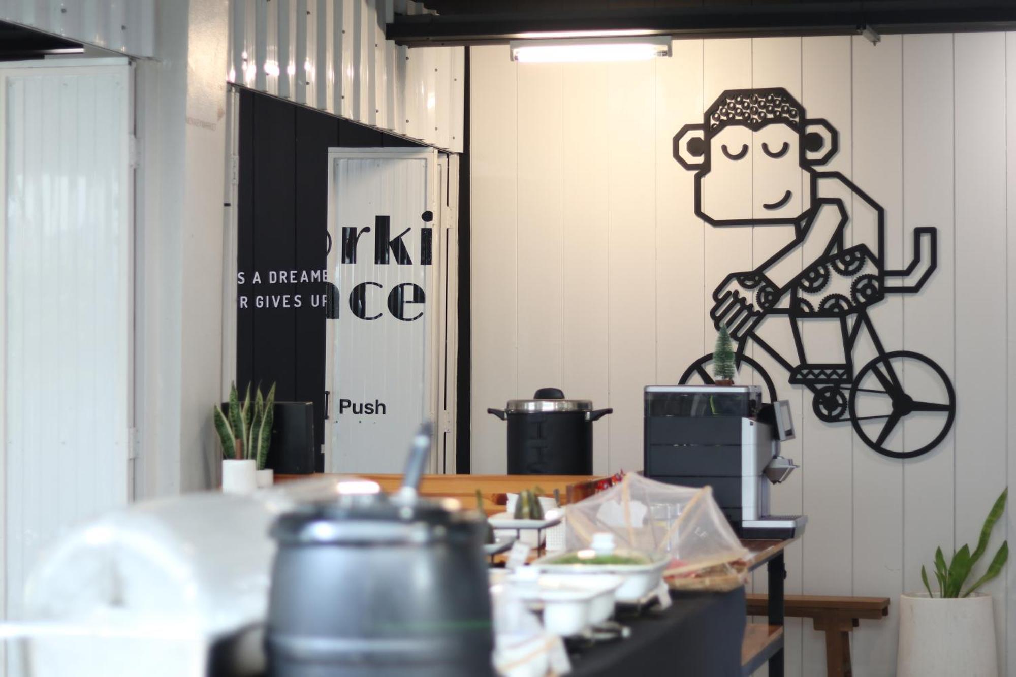 Blu Monkey Hub & Hotel Surat Thani Extérieur photo