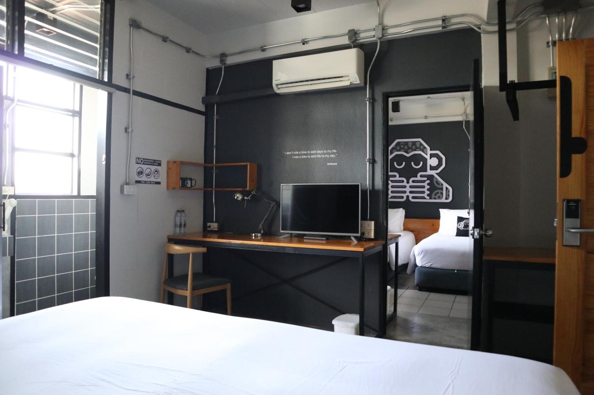 Blu Monkey Hub & Hotel Surat Thani Extérieur photo